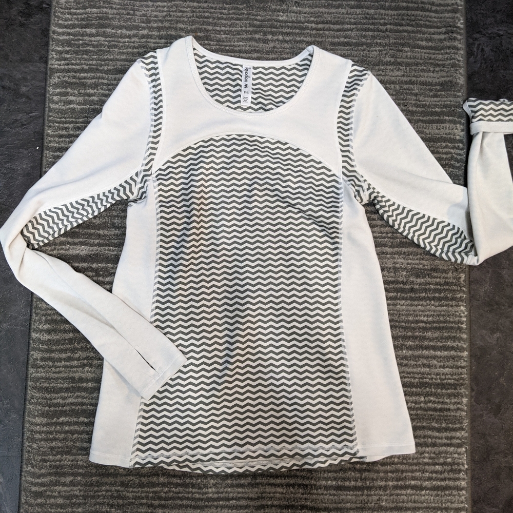 Long sleeve active wear shirt